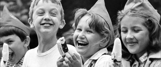 Vintage eating ice cream2