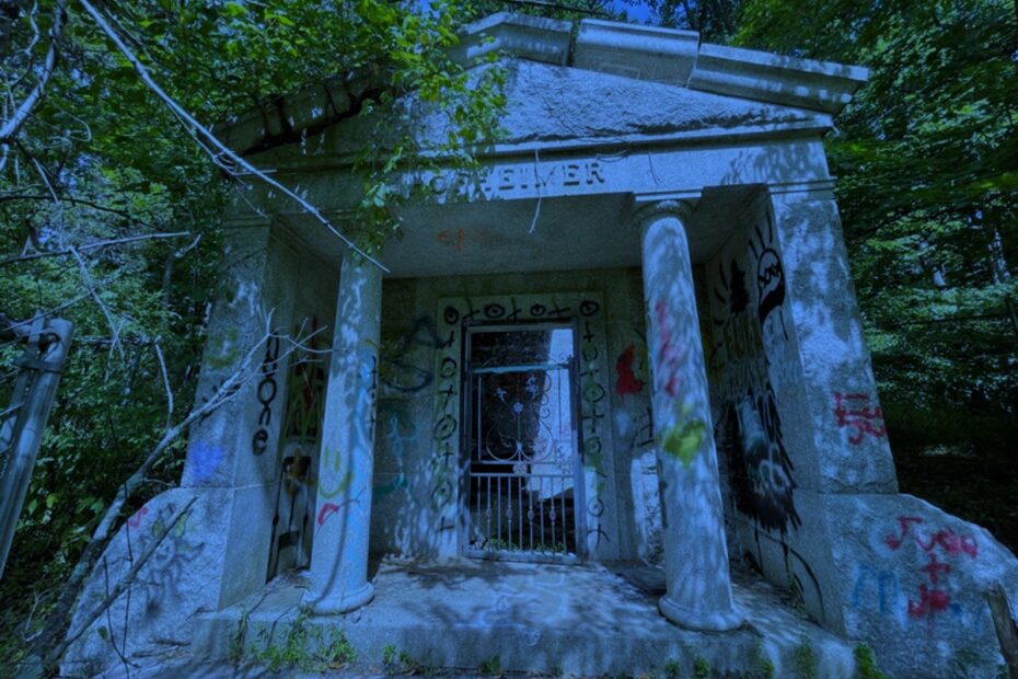 Hofheimer Grotto Warren NJ Ghosts2